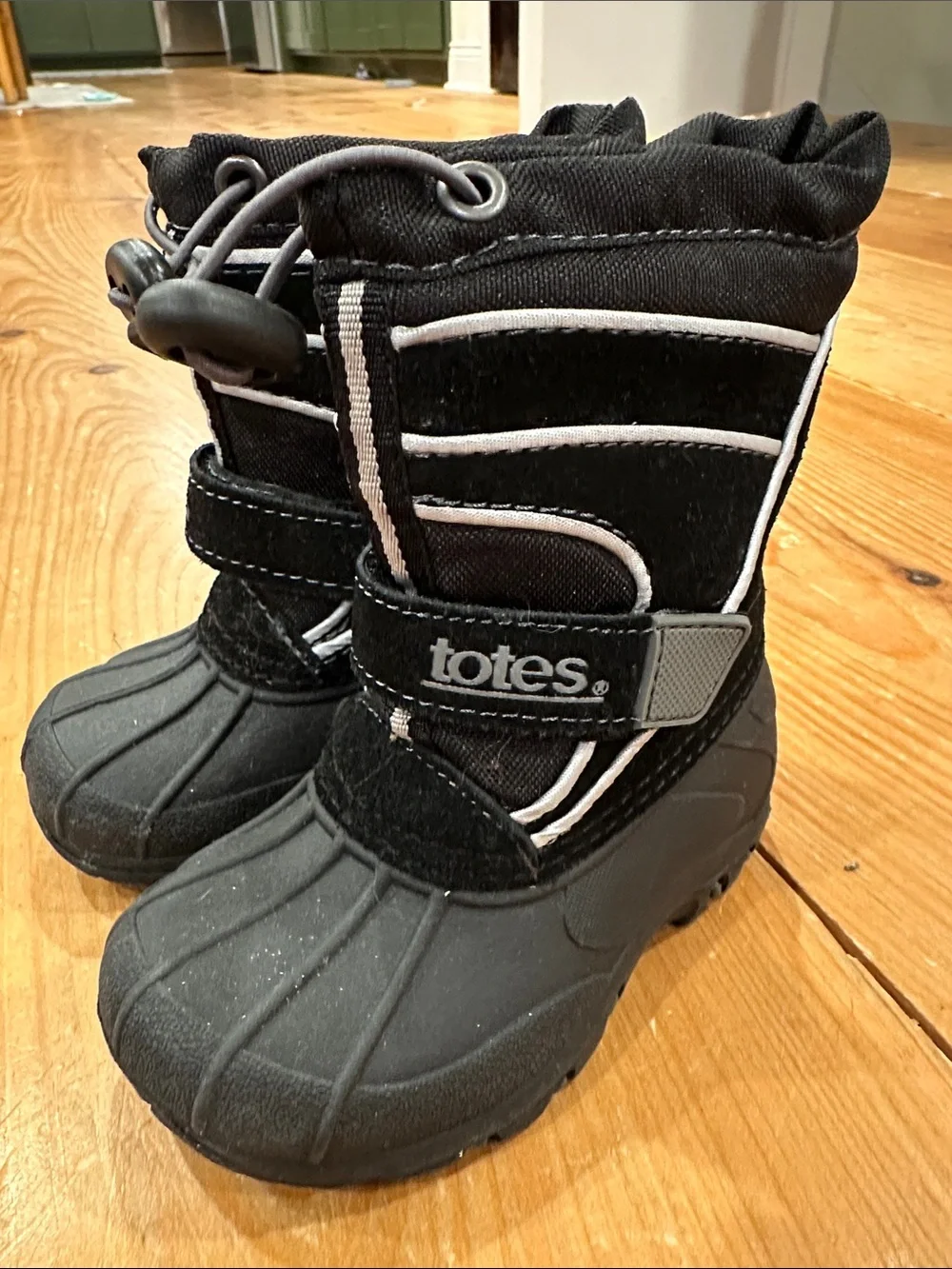 totes Kids Black Snow Boots with Reflective Trim
